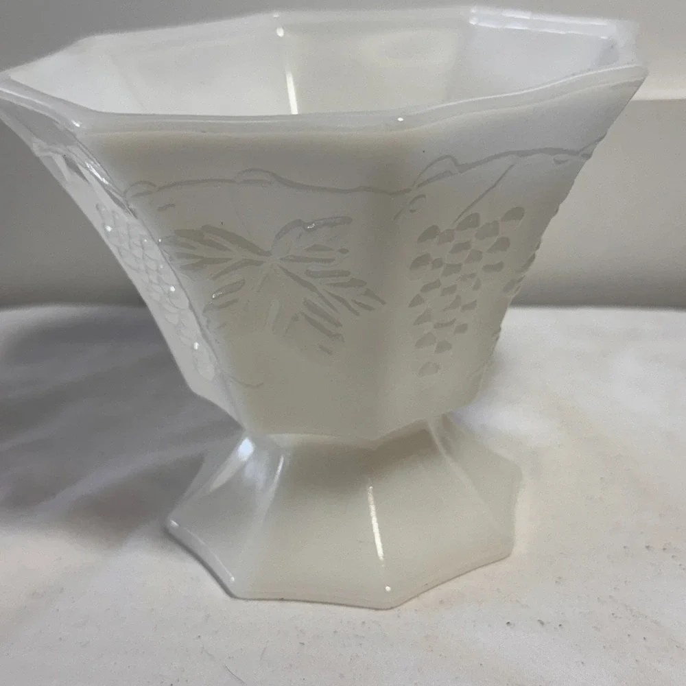 White Milk Glass Paneled Grapes & Leaves Bowl Footed Compote‎ Leaf